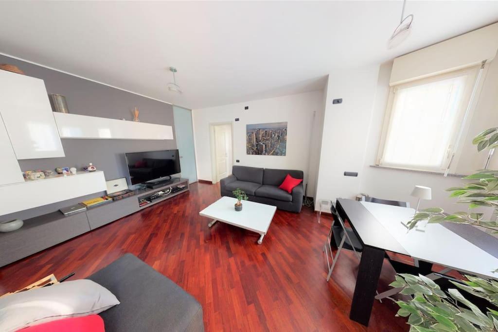 Apartment+Garage Near Novegro Exhibition/Linate Segrate Buitenkant foto